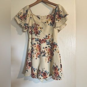 Floral romper. Perfect for summer! Great condition. Cute with wedges. Flirty.
